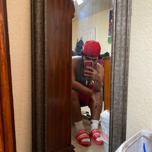 Meet your Posher, Santos